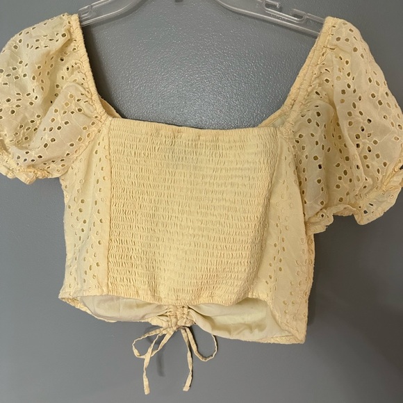 Hollister Yellow Eyelet Puff Sleeve Crop Top - Picture 2 of 6